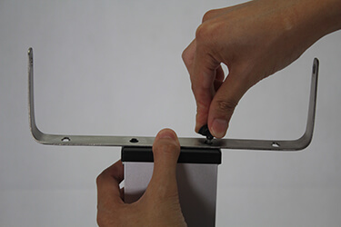 Screw Bracket onto Pillar with Thumb Screw