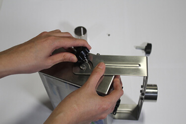 Attaching Black Knob to Indicator