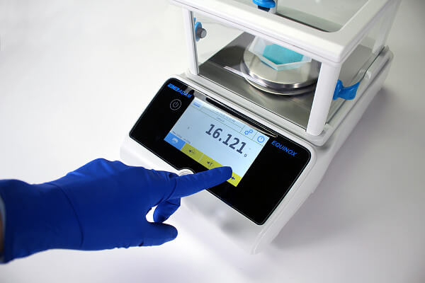 Taring a digital balance